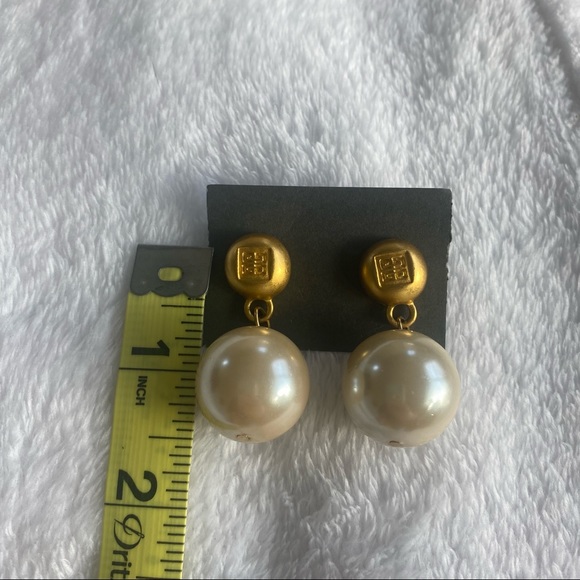 Authentic Givenchy Rare Vintage Earrings Gold 4G Logo Dangle Faux Pearl - Picture 10 of 11